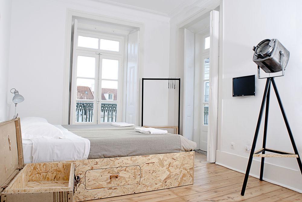 No Limit Bairro Alto Hostel Lisbon Luaran gambar