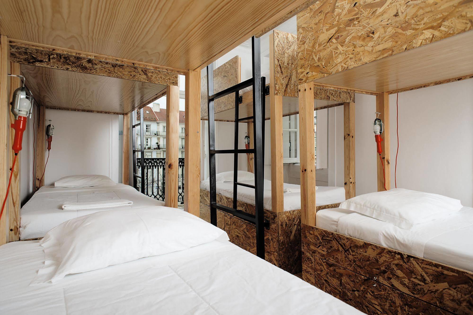 No Limit Bairro Alto Hostel Lisbon Luaran gambar