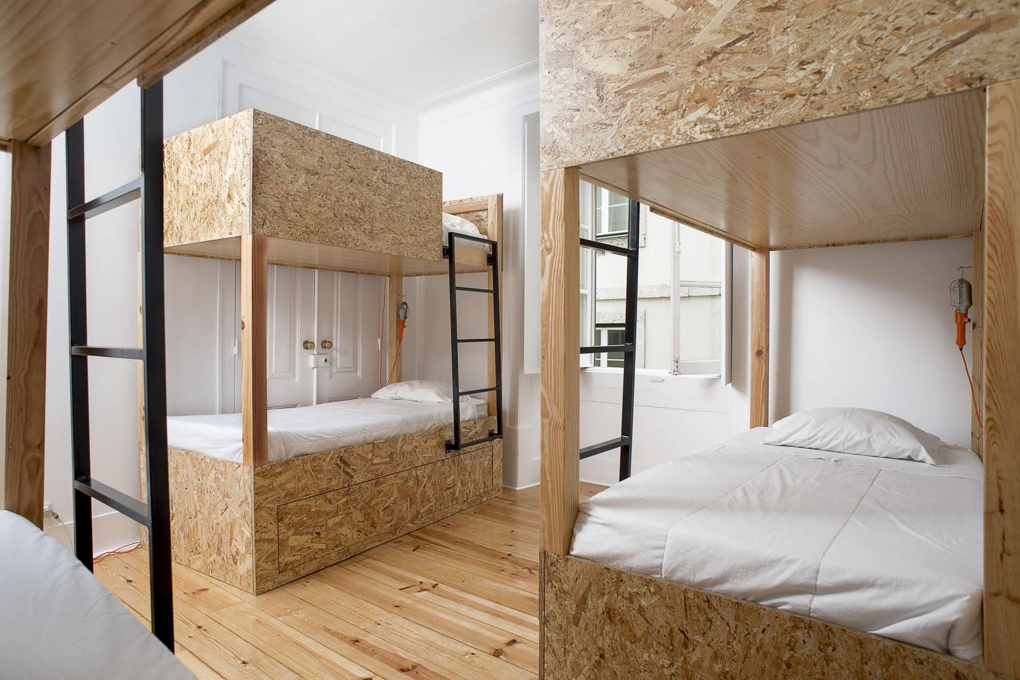 No Limit Bairro Alto Hostel Lisbon Luaran gambar