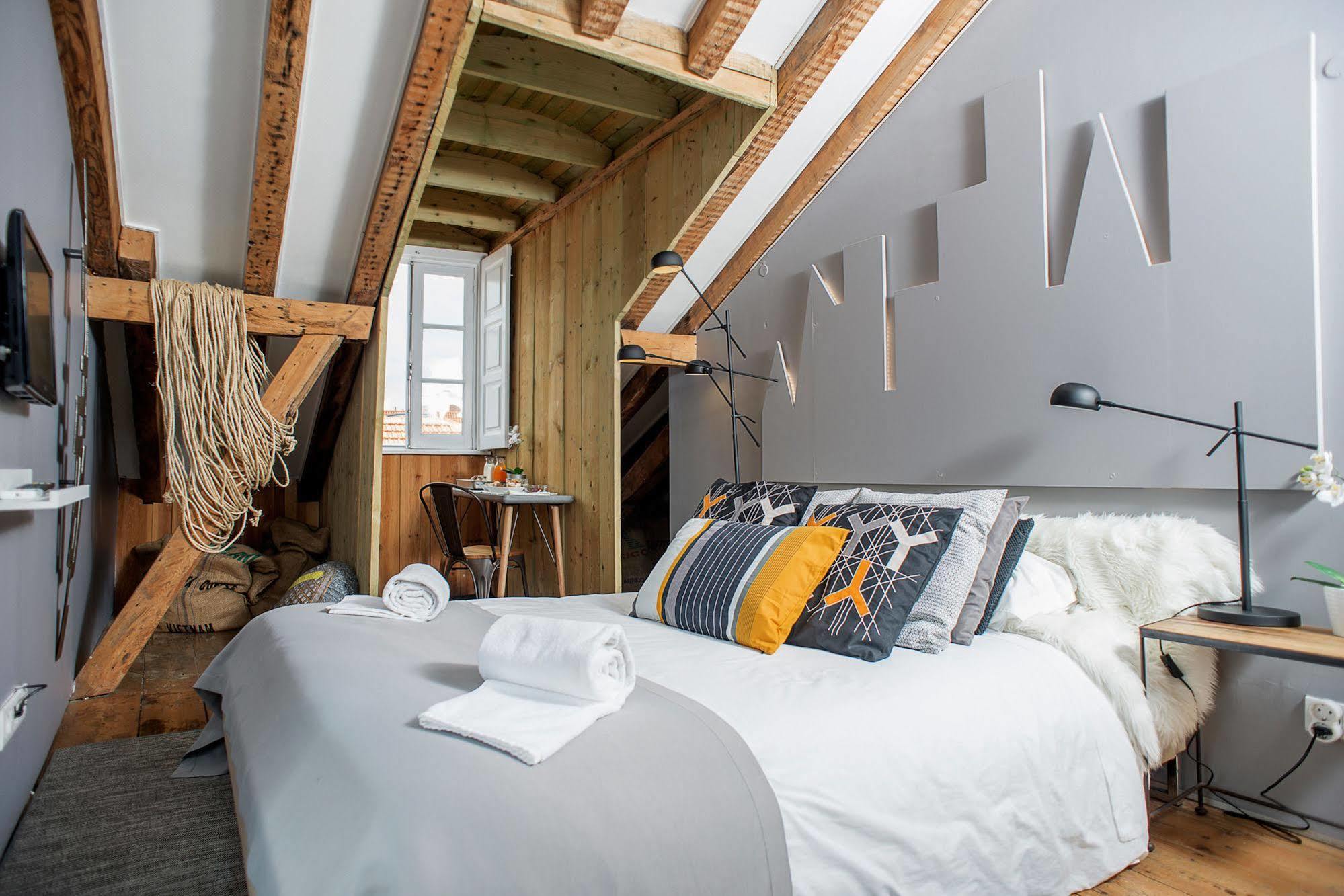 No Limit Bairro Alto Hostel Lisbon Luaran gambar