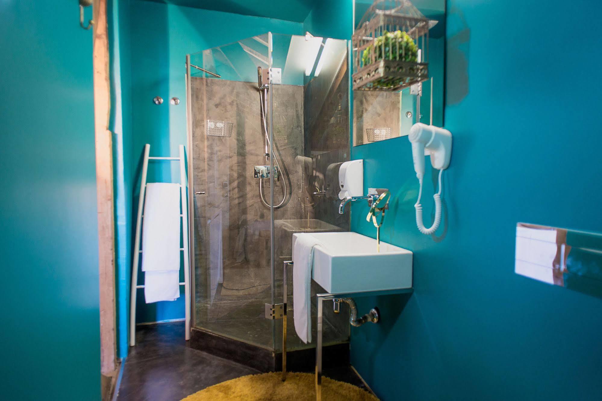 No Limit Bairro Alto Hostel Lisbon Luaran gambar