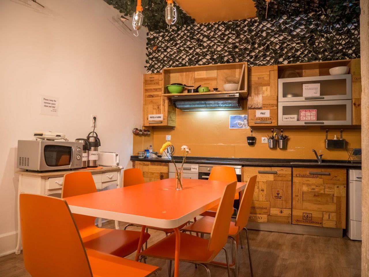 No Limit Bairro Alto Hostel Lisbon Luaran gambar