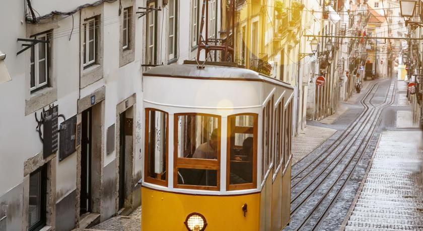 No Limit Bairro Alto Hostel Lisbon Luaran gambar