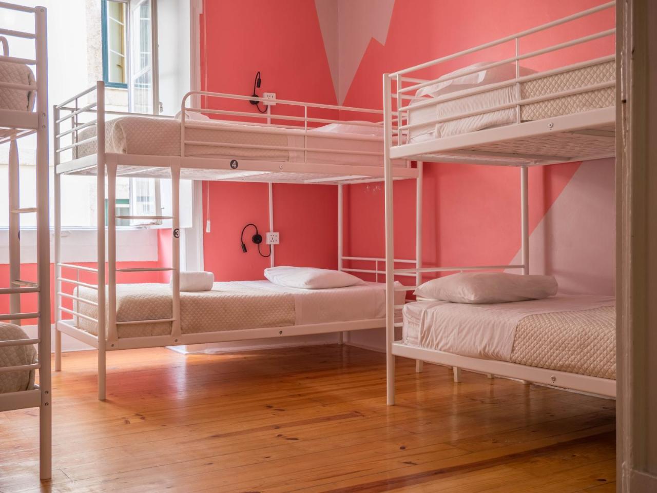 No Limit Bairro Alto Hostel Lisbon Luaran gambar